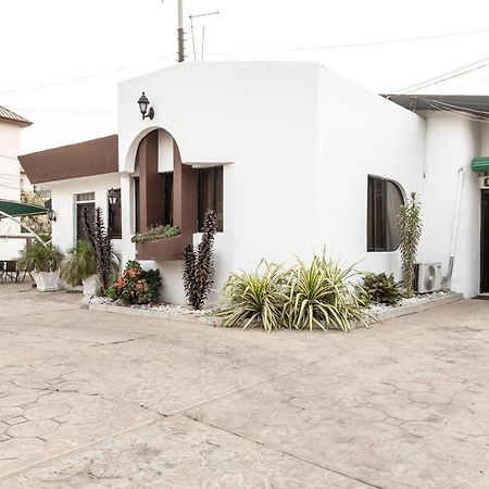 Hill View Hotel West Airport Accra Buitenkant foto