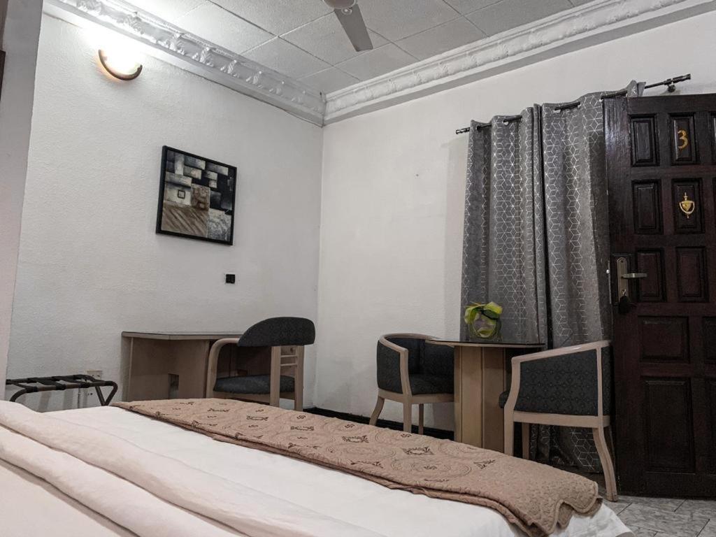 Hill View Hotel West Airport Accra Buitenkant foto