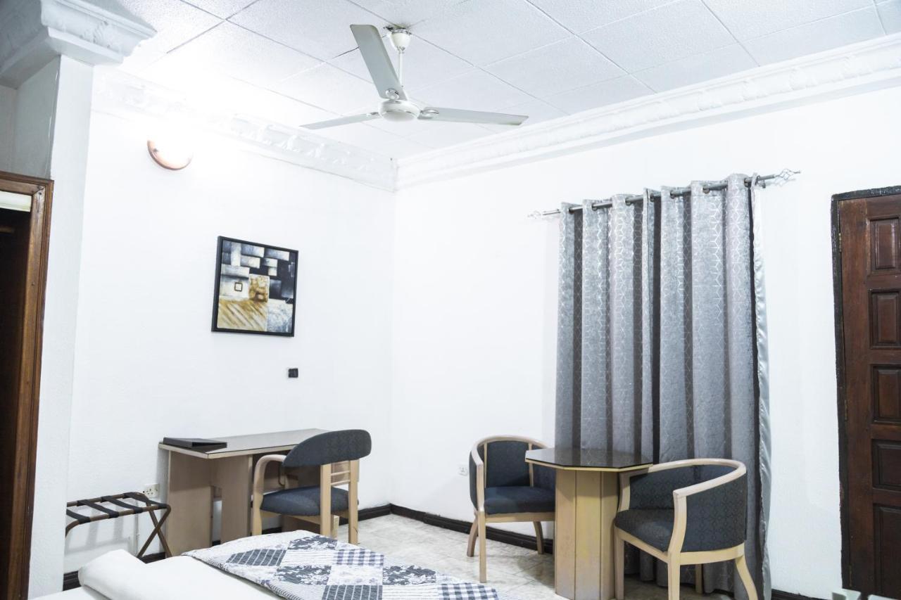 Hill View Hotel West Airport Accra Buitenkant foto