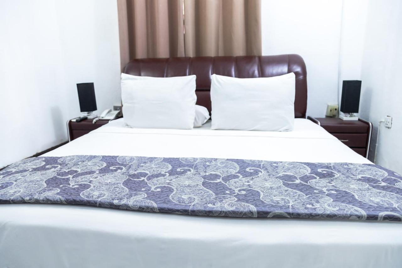 Hill View Hotel West Airport Accra Buitenkant foto