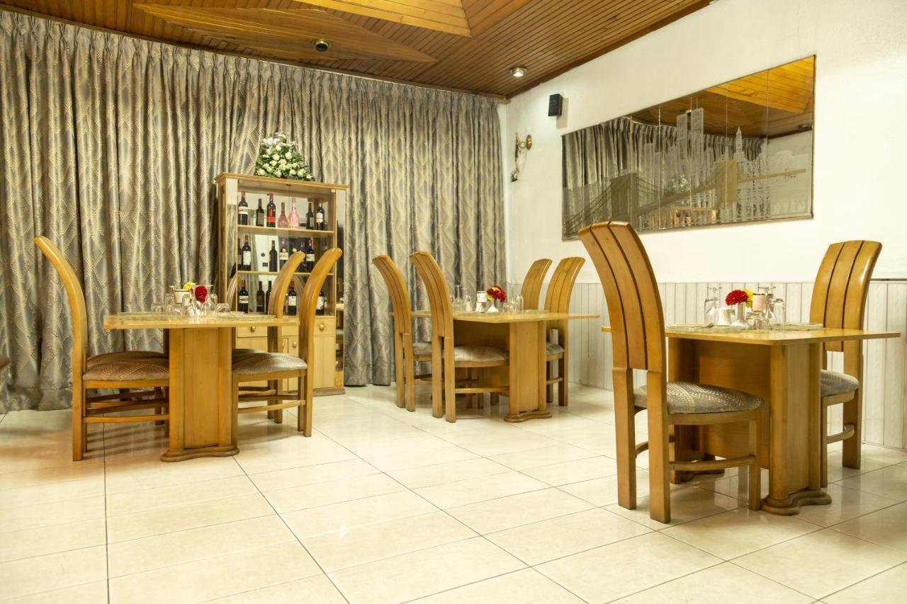 Hill View Hotel West Airport Accra Buitenkant foto