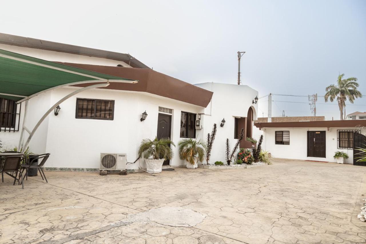 Hill View Hotel West Airport Accra Buitenkant foto