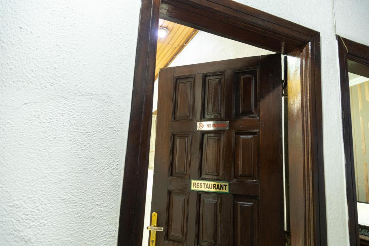 Hill View Hotel West Airport Accra Buitenkant foto